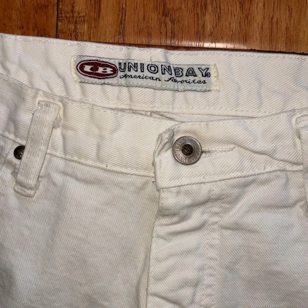 Y2K Unionbay Mens White Denim Shorts Size 34 Cotton Vintage Minor Flaws